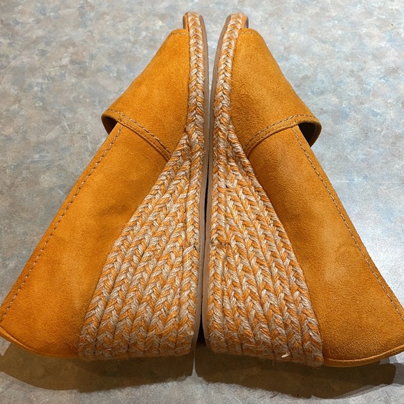 Donald Pliner orange suede wedge shoes (sz 10) - Picture 6 of 12